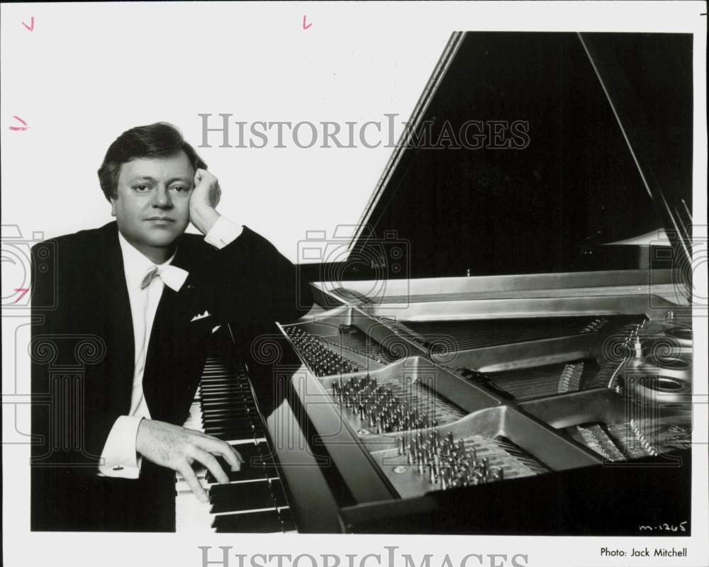 Press Photo Pianist-Conductor Philippe Entremont - hcq45131- Historic Images