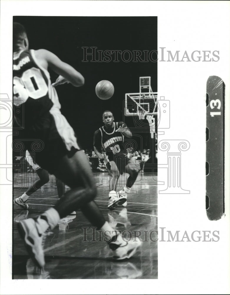 1990 Press Photo Joey Brown, Hoyas Basketball Player and Ronny Thompson at Game- Historic Images