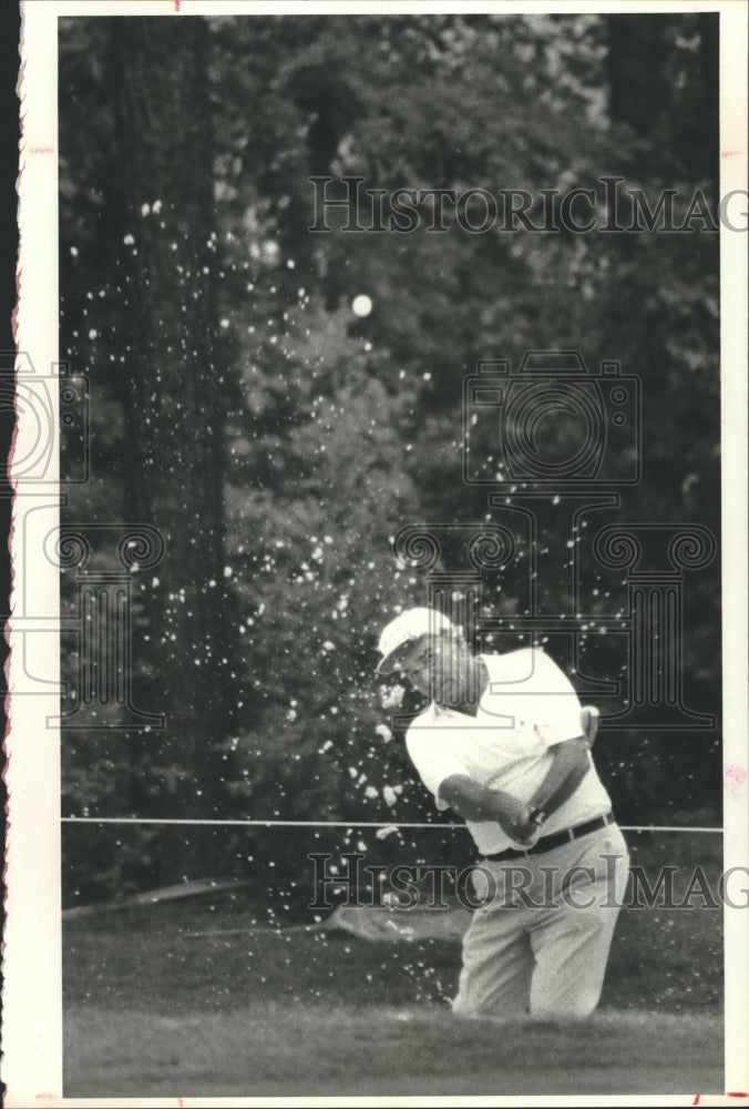 1980 Press Photo Golfer Julius Boros at Sand Trap - hcs00065 - Historic Images