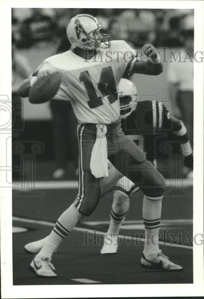 1988 Press Photo Cody Carlson, Oilers Football Player at Colts Game - hcs00159 - Historic Images