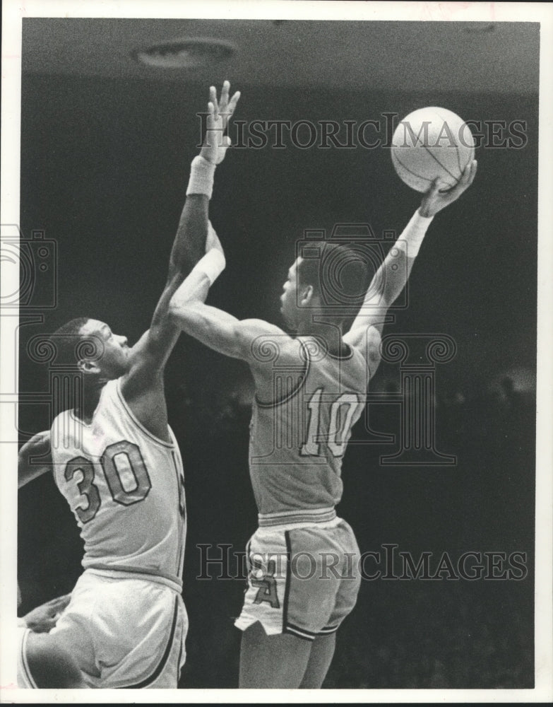 1977 Press Photo Ron Brewer, Basketball - hcs00302 - Historic Images