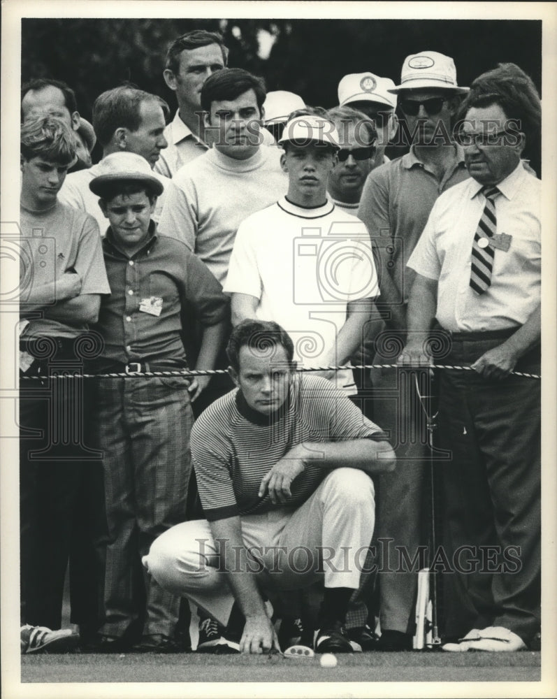 1970 Press Photo Golfer Bruce Crampton and On Lookers at Course - hcs00347- Historic Images