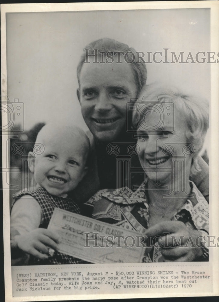 1970 Press Photo Golfer Bruce Crampton and Family at Westchester Classic Win - Historic Images