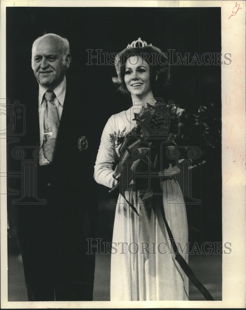 1972 Press Photo Morris Frank with Lina Smith, Bluebonnet Bowl queen, Houston - Historic Images