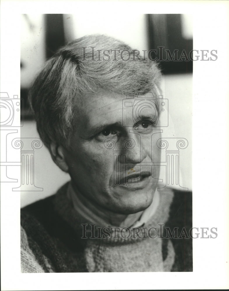 1988 Press Photo Jerry Berndt resigns as Rice football coach for Temple position- Historic Images