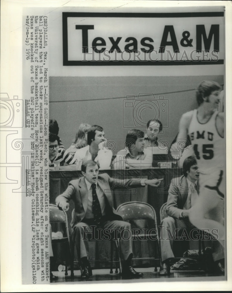 1976 Press Photo University of Texas Basketball coach, Leon Black, resigns.- Historic Images