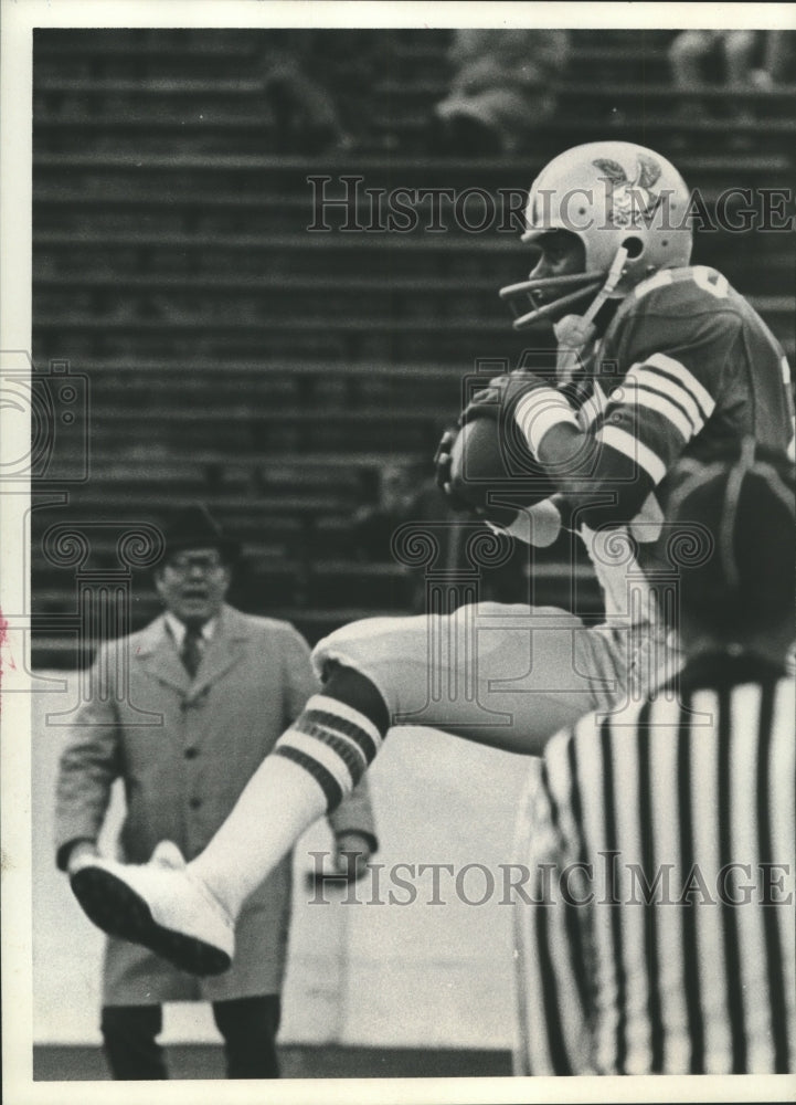 1972 Press Photo Ron Arceneaux&#39;s game winning pass catch for Rice University- Historic Images