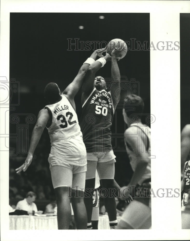 1988 Press Photo High School Coaches Association All-Stars in the heat of battle - Historic Images