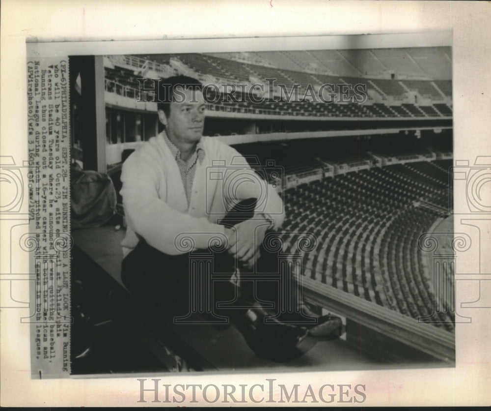 1971 Press Photo Pitcher Jim Bunning announces his retirement in Philadelphia - Historic Images