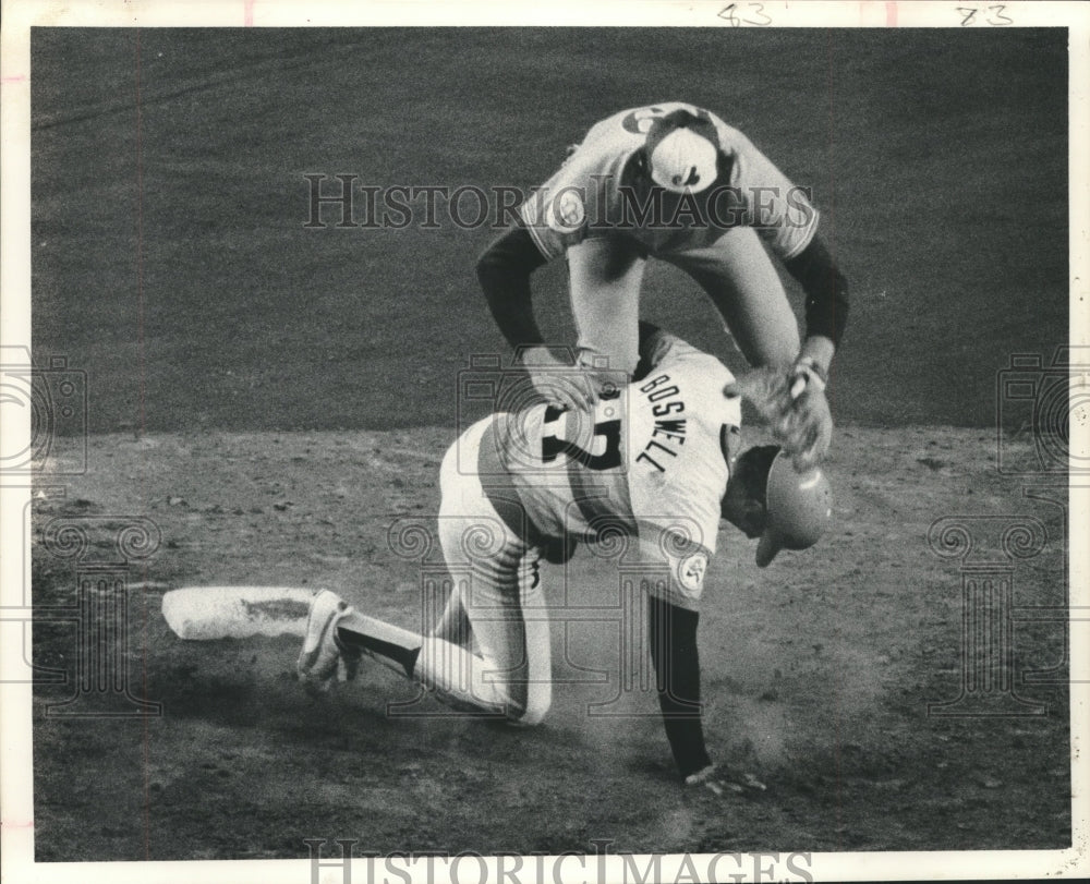 1975 Press Photo Houston Astros&#39; Ken Boswell is forced out at 2nd base.- Historic Images