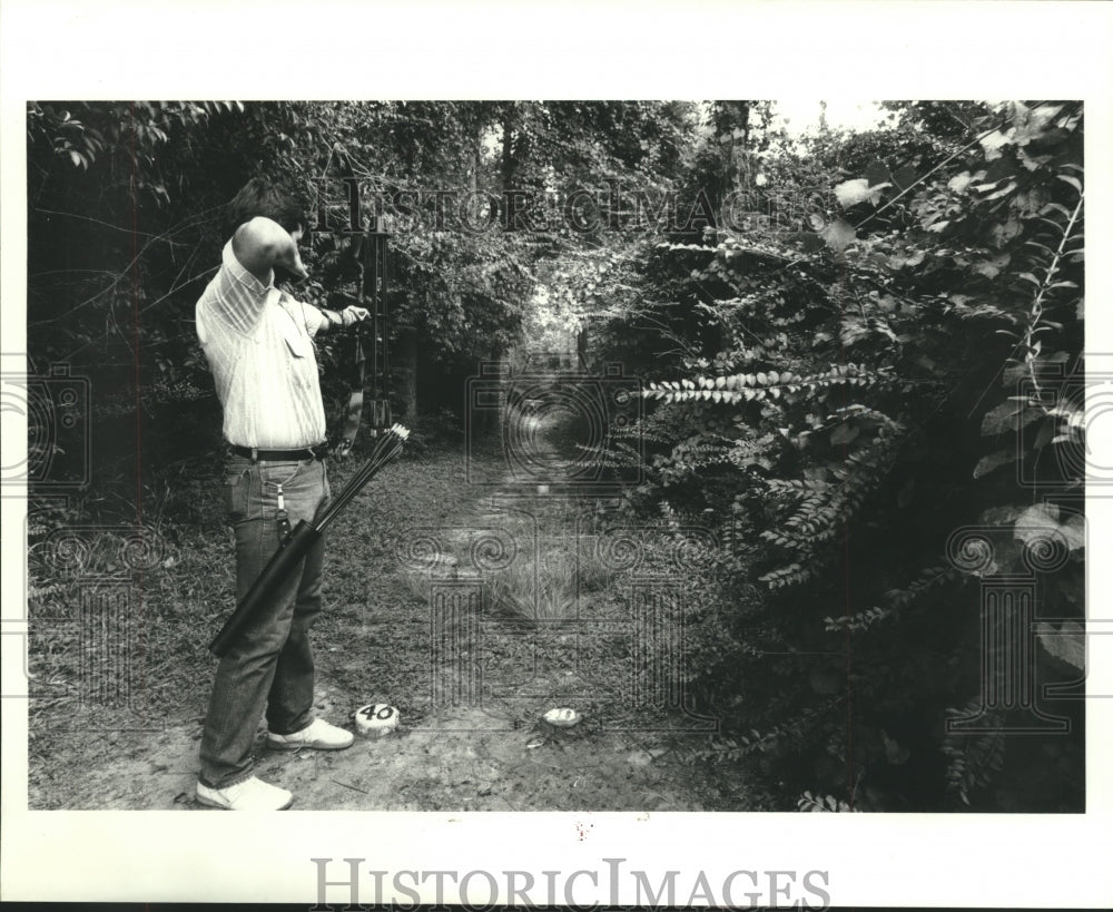 1986 Press Photo Buffalo Field in Houston offers hunters archery practice course - Historic Images