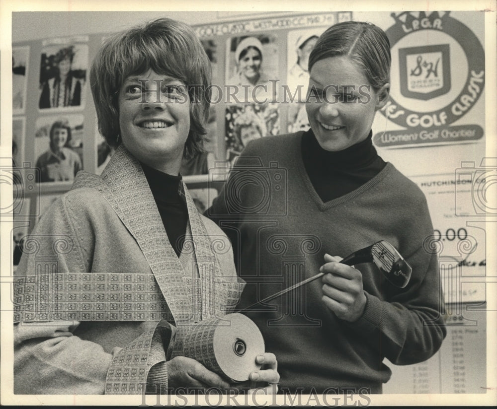 1973 Press Photo Pro golfers Betty Burfeindt and Sally Little - hcs01268- Historic Images