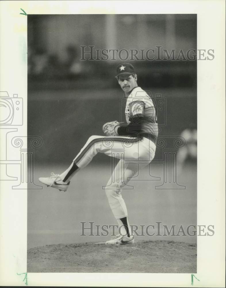 1986 Press Photo Astros&#39; Larry Andersen prepares to pitch during baseball game- Historic Images