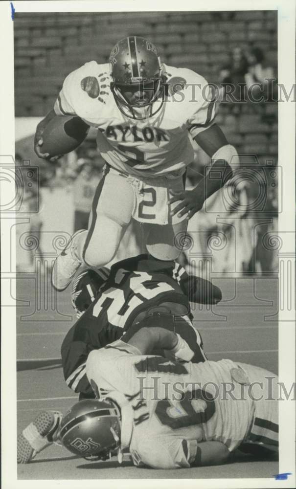 1982 Press Photo Alfred Anderson dropped for a 1-yard loss by Alvin Rettig - Historic Images