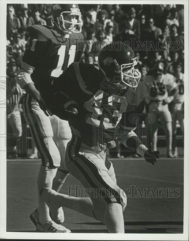 Press Photo Arkansas&#39; football player Gary Anderson holds the ball during game- Historic Images