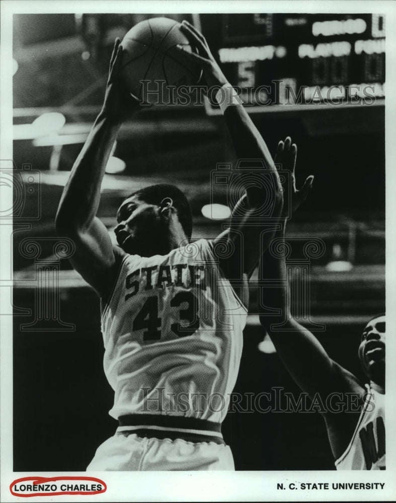 1984 Press Photo North Carolina State basketball player Lorenzo Charles - Historic Images