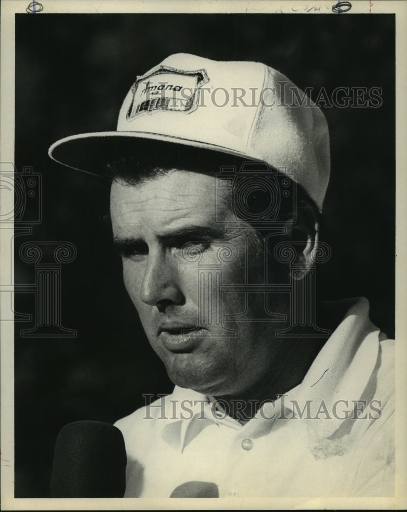 1971 Press Photo Professional Golfer Charles Coody is interviewed. - hcs03099 - Historic Images