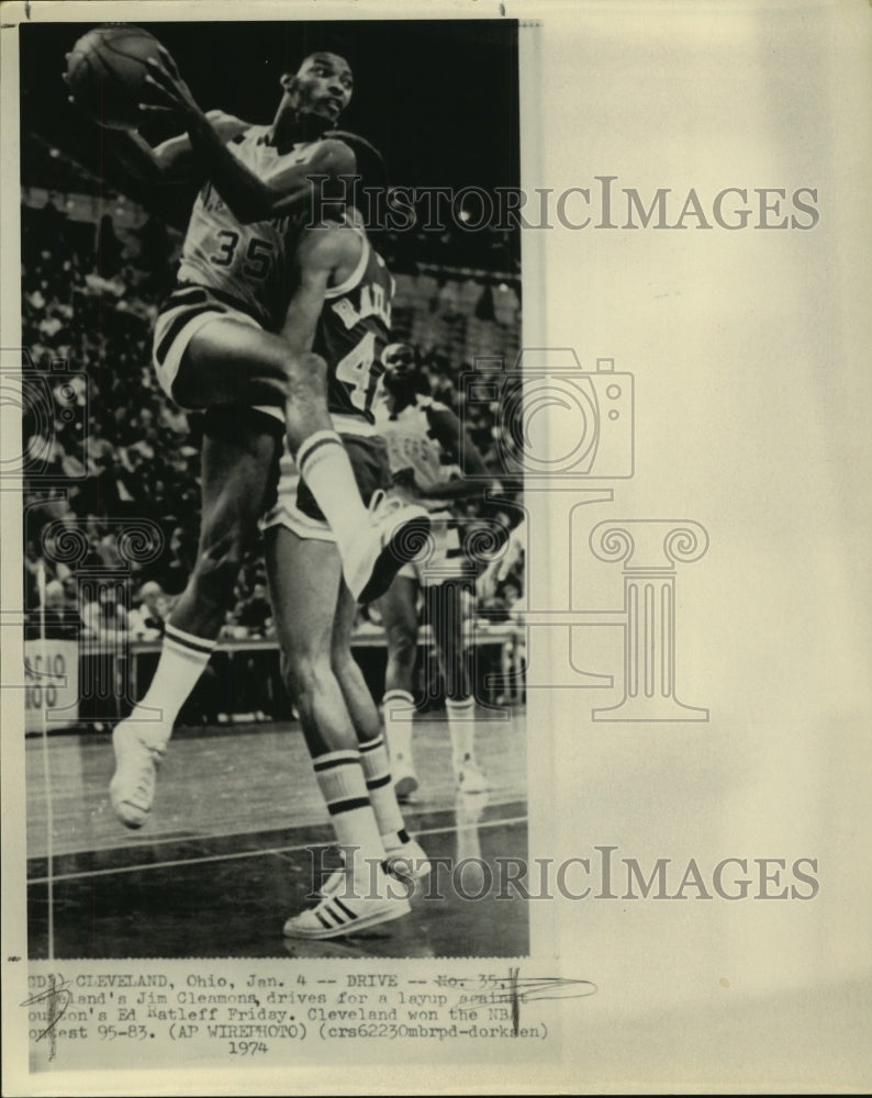 1974 Press Photo Cleveland Cavaliers' Jim Cleamons drive to basket in Houston-Historic Images