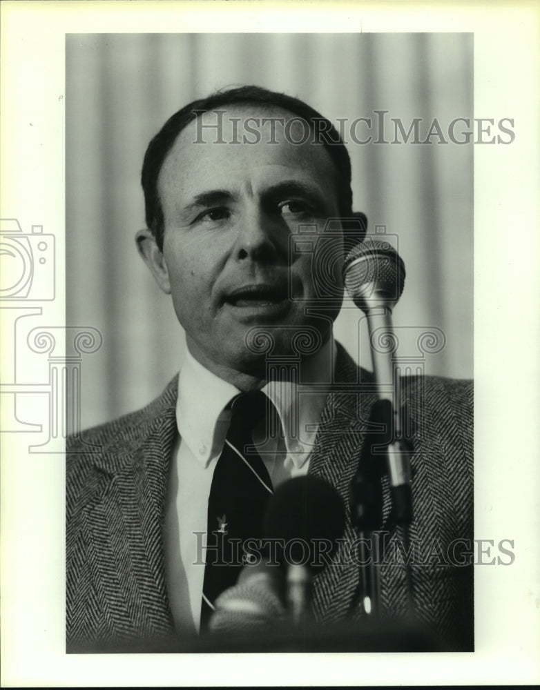 1985 Press Photo Air Force Academy head football Fisher DeBerry. - Historic Images
