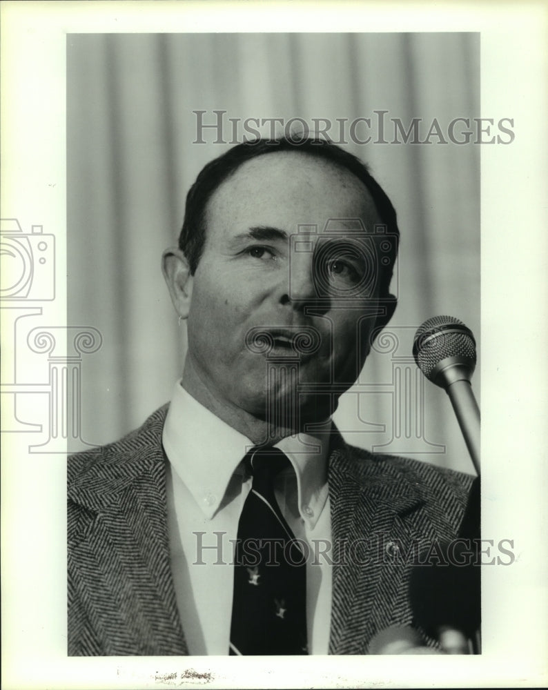 1985 Press Photo Air Force Academy head football coach Fisher DeBerry.-Historic Images