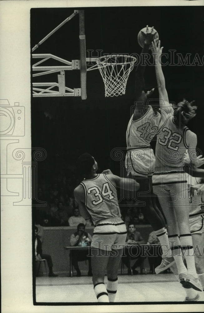 1971 Press Photo University of Houston basketball player Dwight Davis. - Historic Images