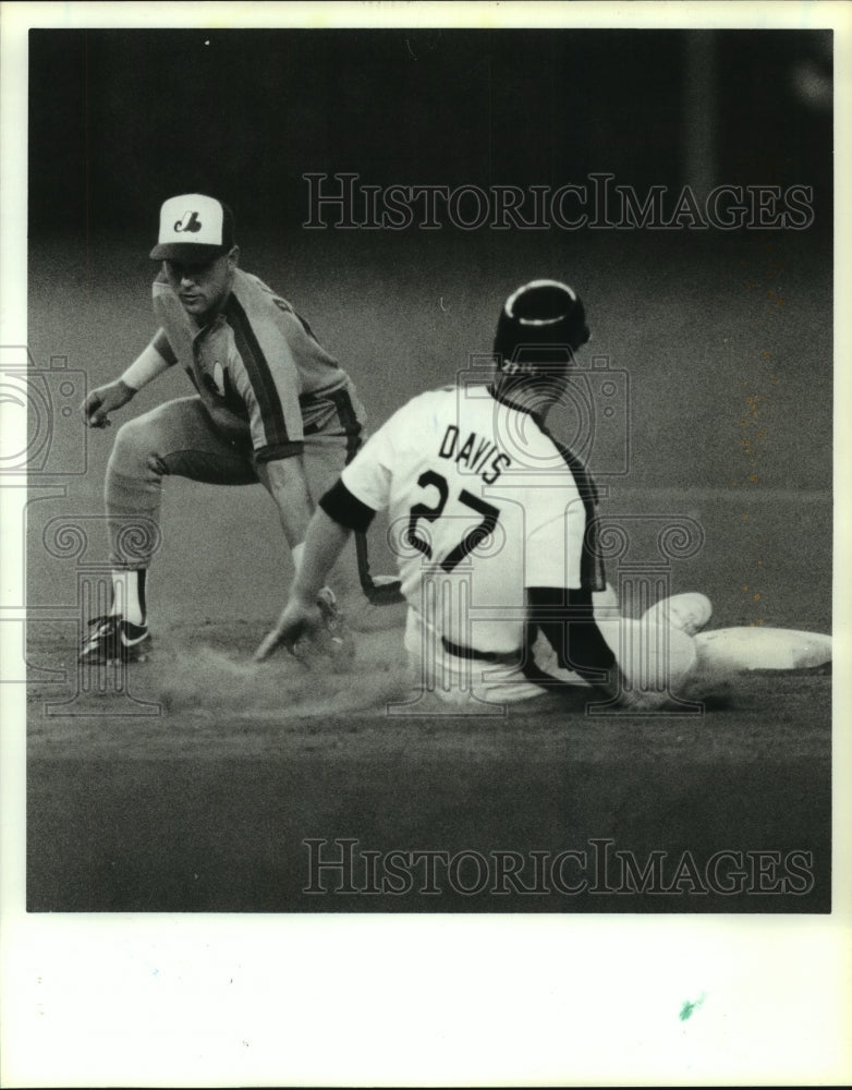 1990 Press Photo Houston Astros&#39; Glenn Davis slides into second, beats tag. - Historic Images