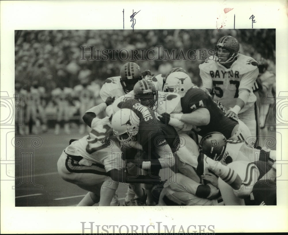 1985 University of Texas center, Gene Chilton pushes running back - Historic Images
