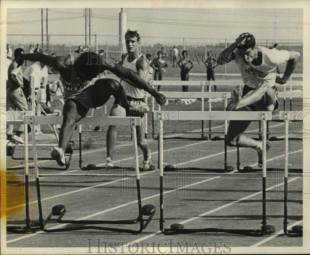 1968 Press Photo Athlete George Byers runs the hurdles in the race - hcs03610 - Historic Images