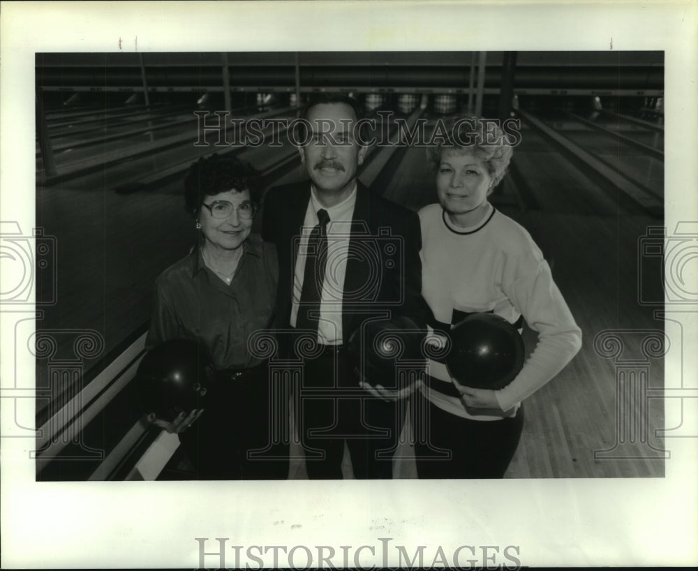 1989 Press Photo Newest Bowlers Inducted Into The Bowling Hall Of Fame ...