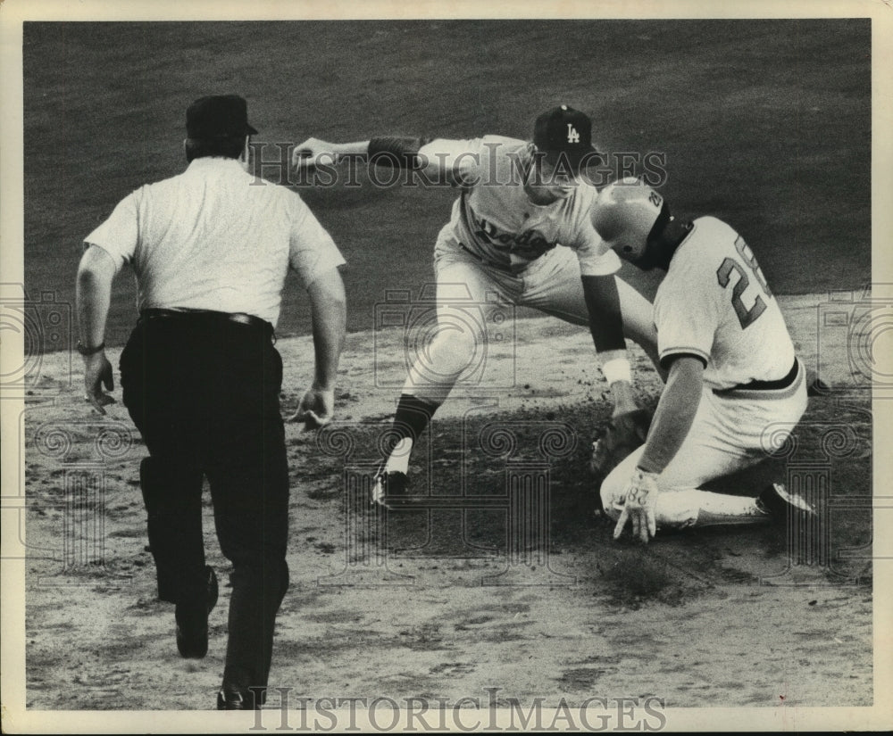 1974 Houston Astros' Cesar Cedeno attempts to steal in 1st inning - Historic Images