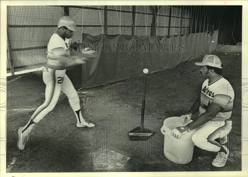 1980 Press Photo Astros' coach Jones and outfielder Cesar Cedeno work on hitting - Historic Images