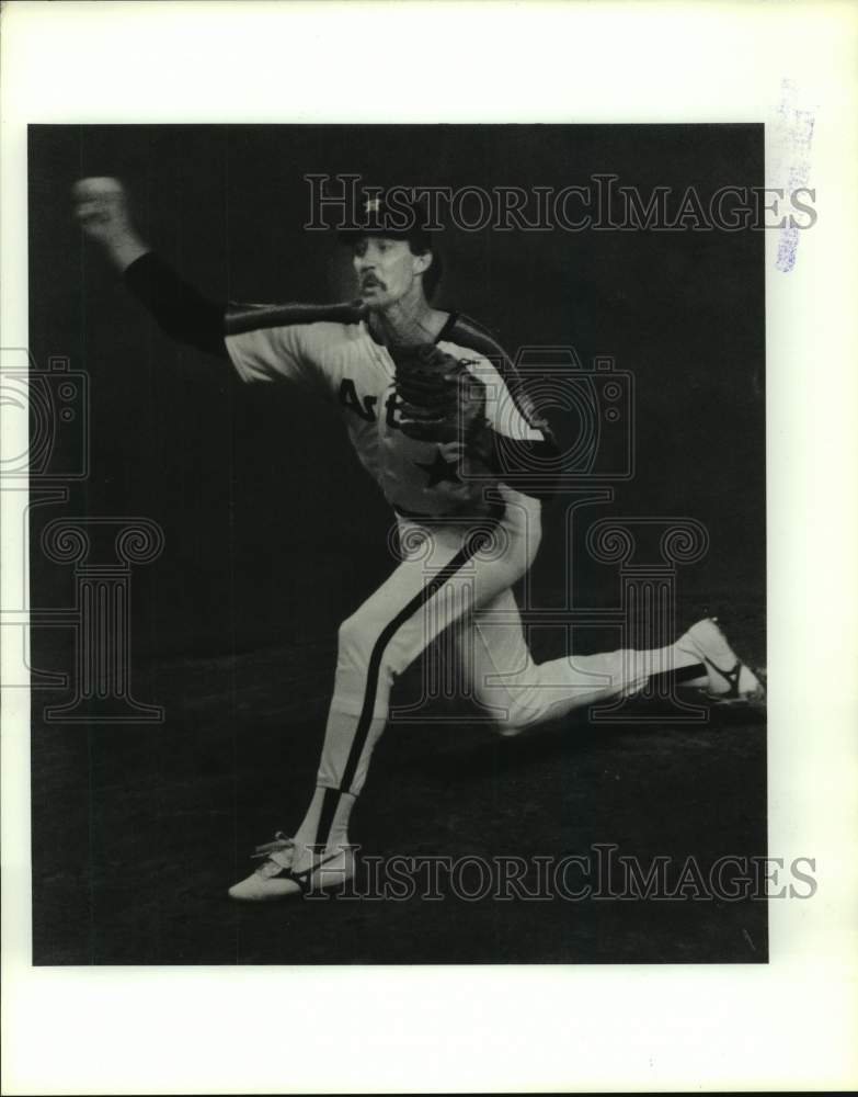 1990 Press Photo Astros' pitcher Danny Darwin in action - hcs04128- Historic Images
