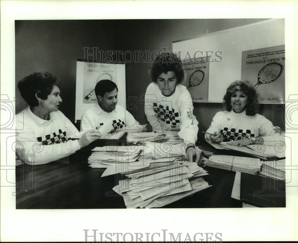 1990 Press Photo Board members of the Coca-Cola Open Tennis Tournament, 1990 - Historic Images