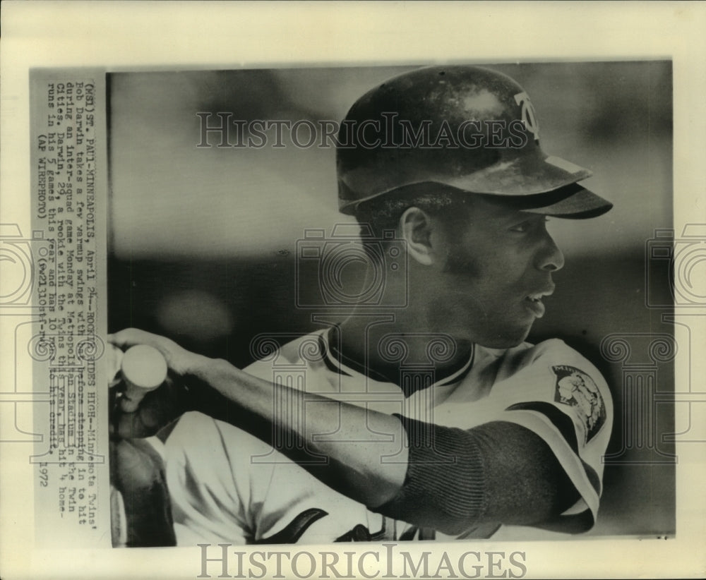 1972 Press Photo Minnesota Twins rookie Bob Darwin takes a few practice swings - Historic Images