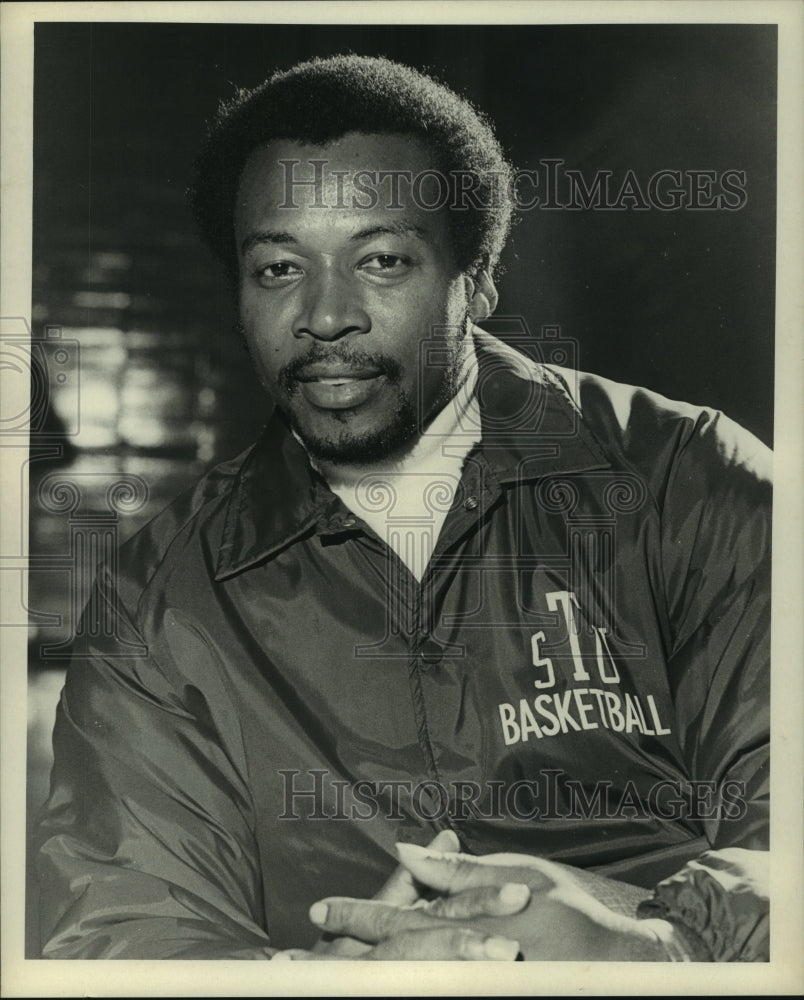 1973 Press Photo Texas Southern University basketball coach Lavalius Gordon. - Historic Images