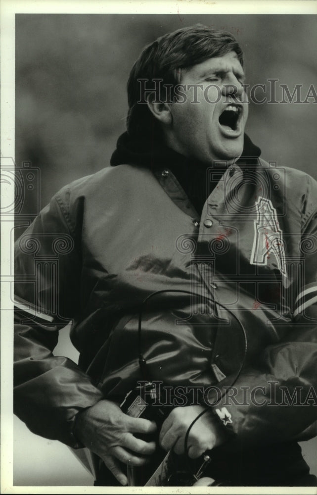 1986 Press Photo Houston Oilers&#39; head coach Jerry Glanville voices displeasure - Historic Images