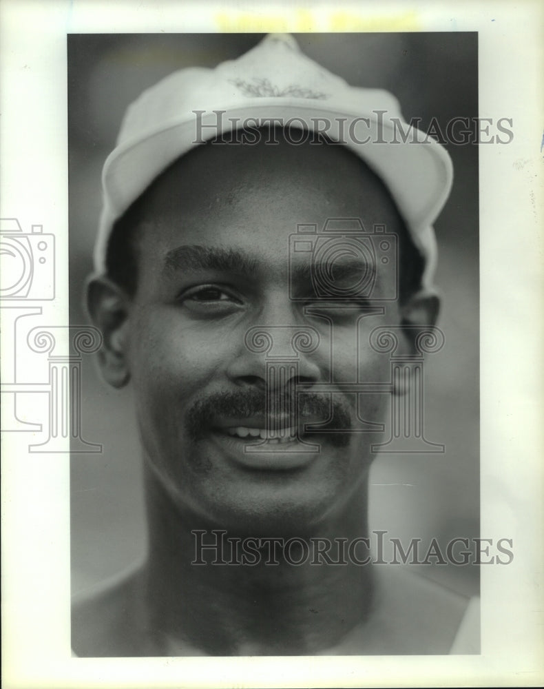 1990 Press Photo Marathoner Darrick Givens has completed four marathons.- Historic Images