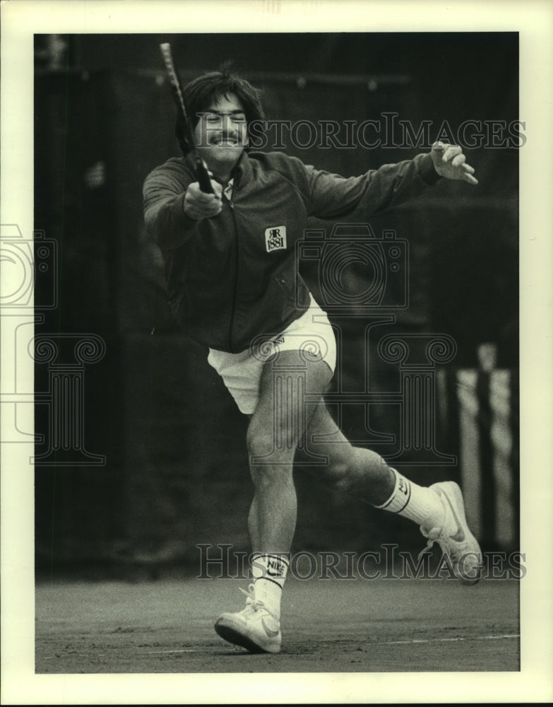 1983 Press Photo Professional tennis player Sammy Giammalva chases down ball. - Historic Images