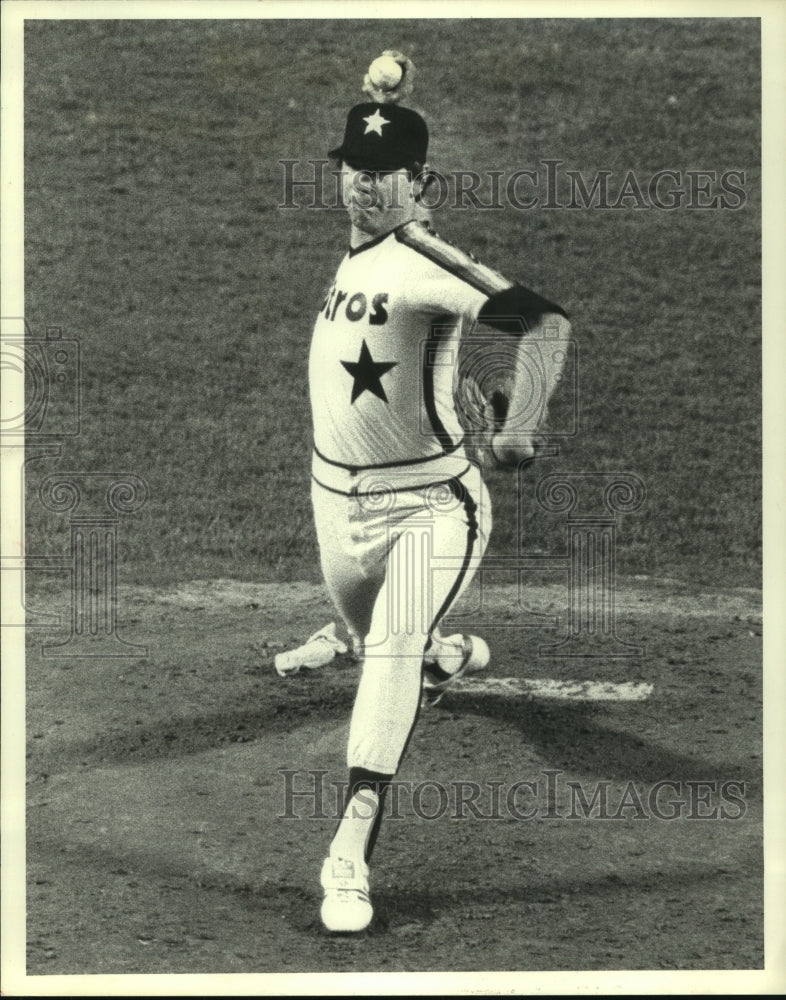 1988 Press Photo Houston Astros&#39; pitcher Ken Forsch has been helping the Astros.- Historic Images