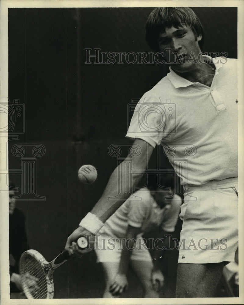 Press Photo Pro tennis player Zeljko Franulovic of Yugoslavia hits forehand - Historic Images