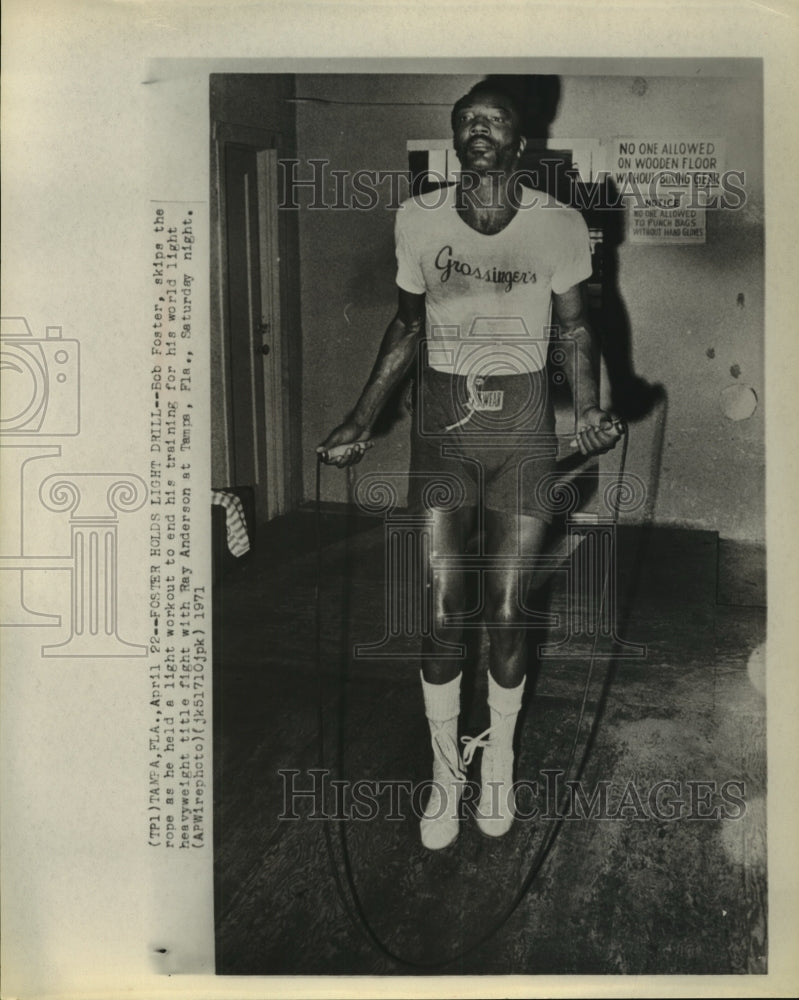 1971 Press Photo Bob Foster, has light workout before Ray Anderson fight, Tampa. - Historic Images