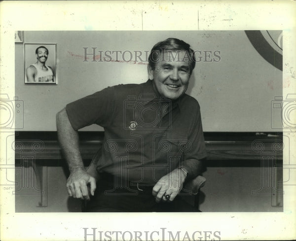 1985 Press Photo Houston Rockets' coach Bill Fitch looks ready for sea ...