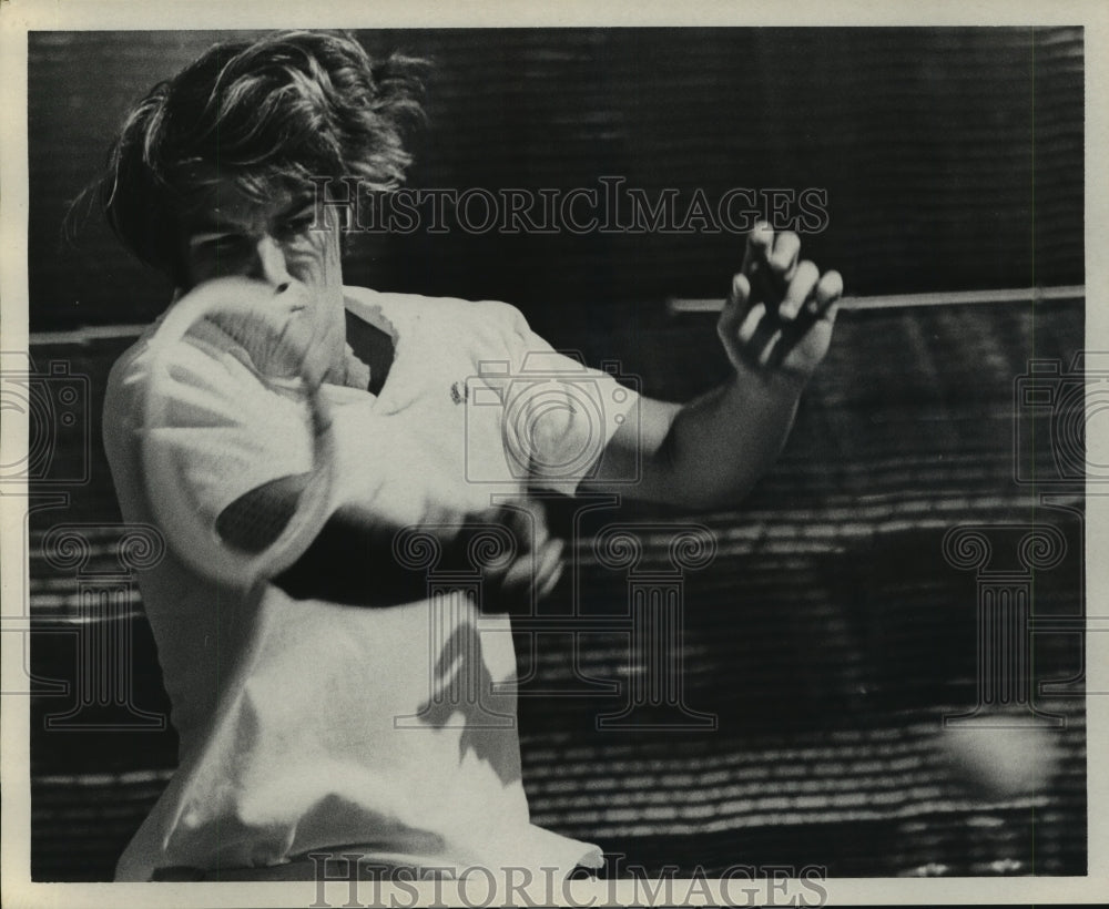 1971 Press Photo Rice university tennis player Zan Guerry hits a forehand.- Historic Images