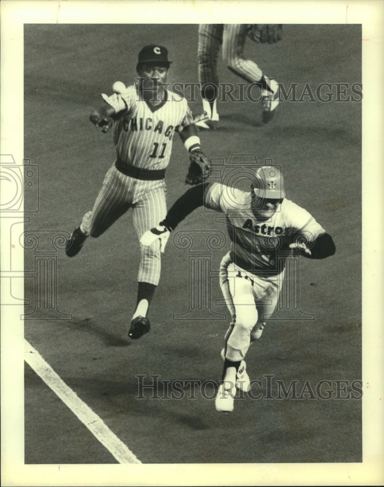 1979 Press Photo Houston Astros&#39; Art Howe caught in rundown against Cubs.- Historic Images