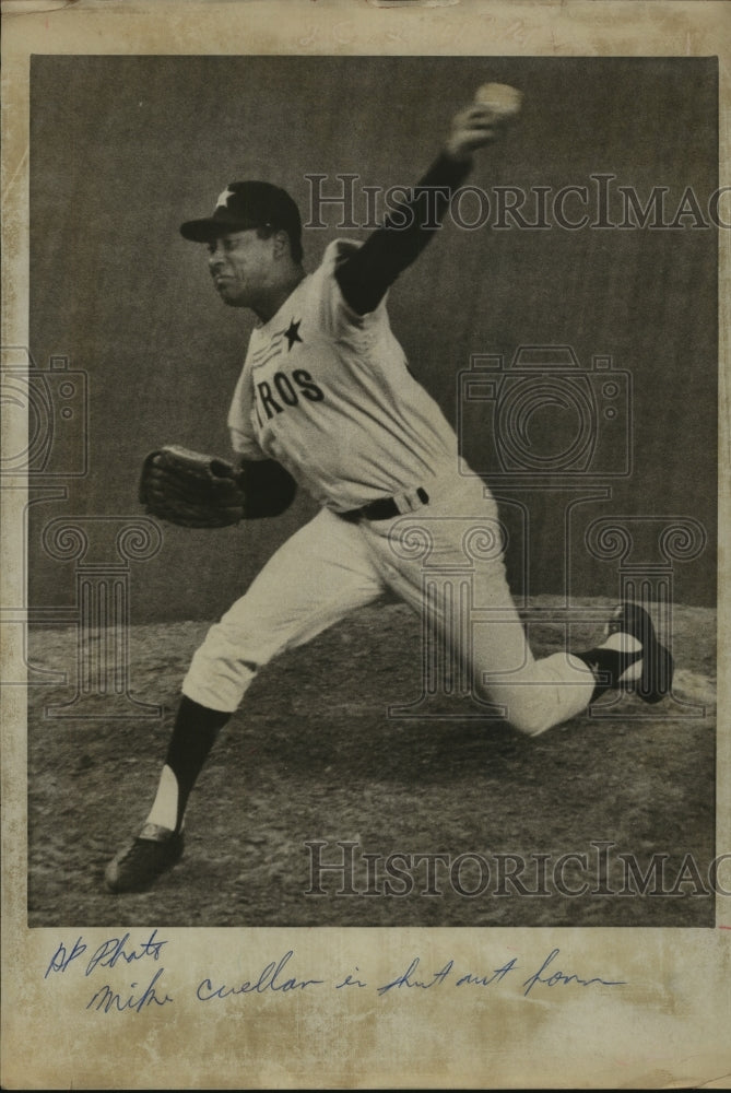 1968 Houston Astros&#39; pitcher Mike Cuellar fires a pitch from mound. - Historic Images