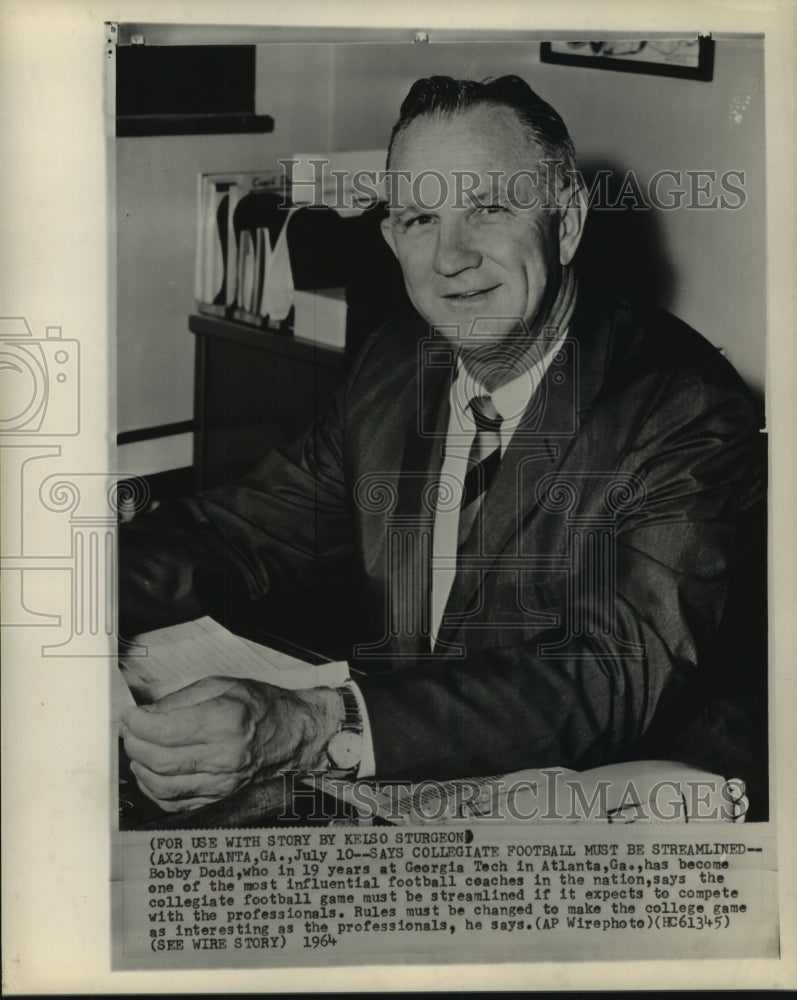 1964 Press Photo Georgia Tech University's football coach Bobby Dodd at his desk - Historic Images