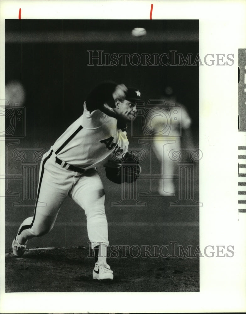 1990 Press Photo Houston Astros' pitcher Bill Gullickson delivers a pitch.- Historic Images