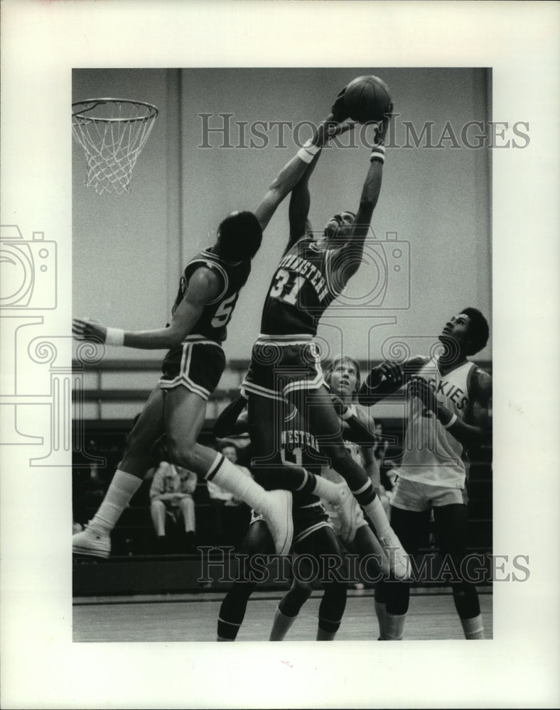 Press Photo Northwestern State&#39;s Lester Elie gets rebound versus Houston Baptist- Historic Images