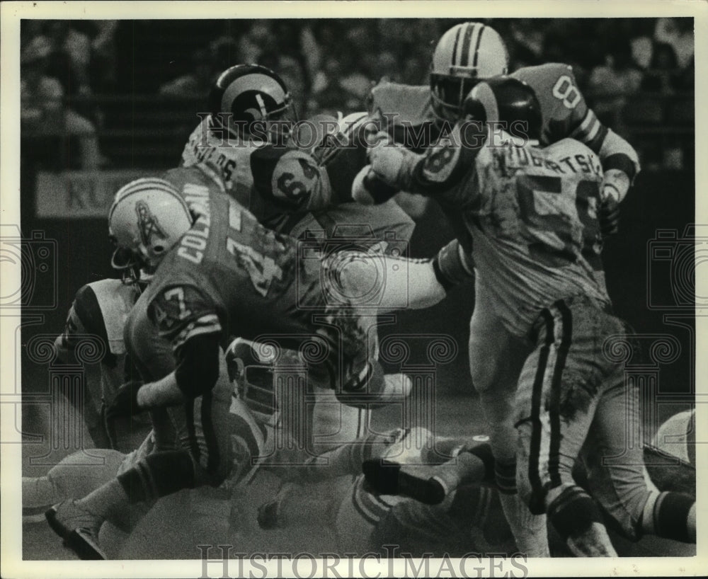 1978 Press Photo Houston Oilers and Los Angeles Rams battle in the trenches. - Historic Images