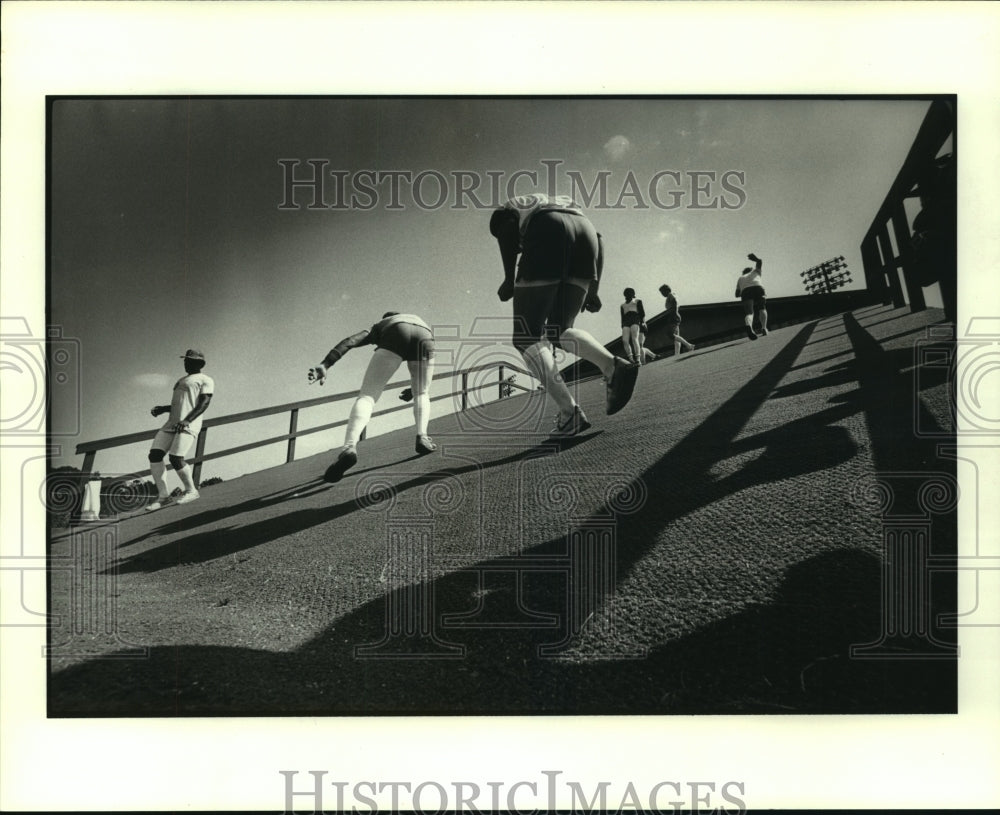1983 Press Photo Astros work out on "The Hill" at training camp in Cocoa, FL. - Historic Images